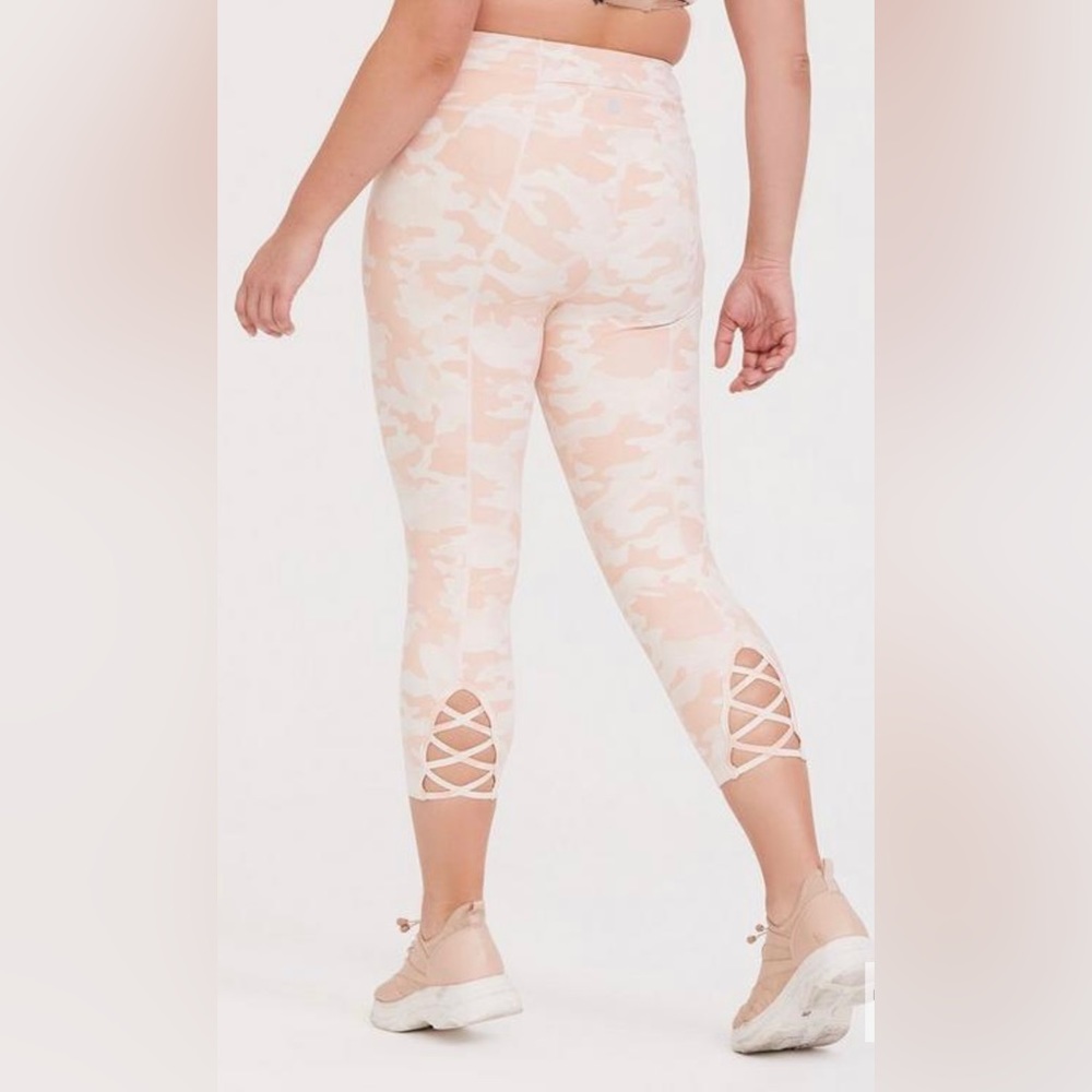 EUC Torrid Performance Core Crop Strappy
Back Active Legging Size 1